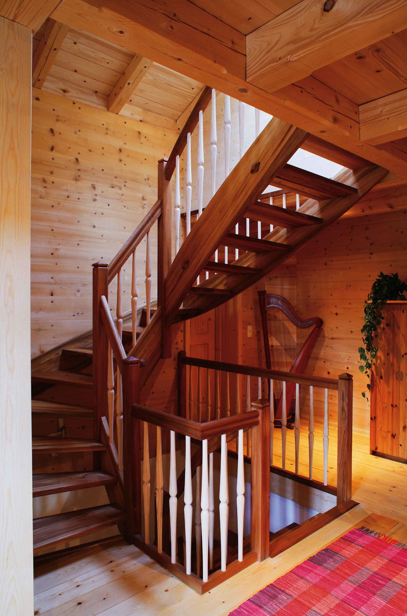 Treppe in Holz100-Haus von Holzbau Haider